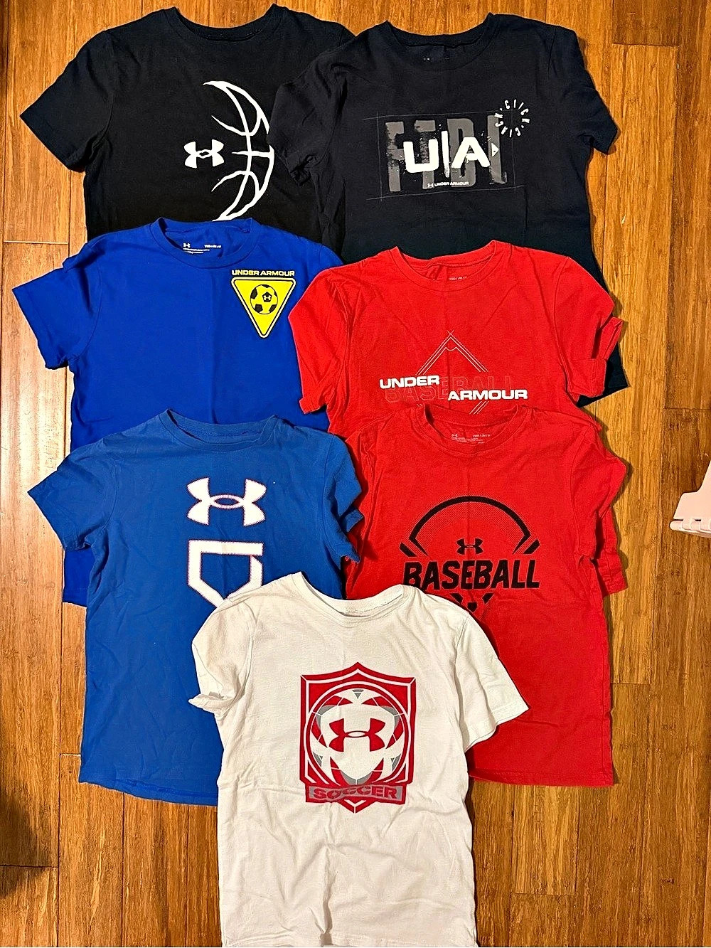 **Bundle Boys Under Armour Graphic T-Shirt Medium